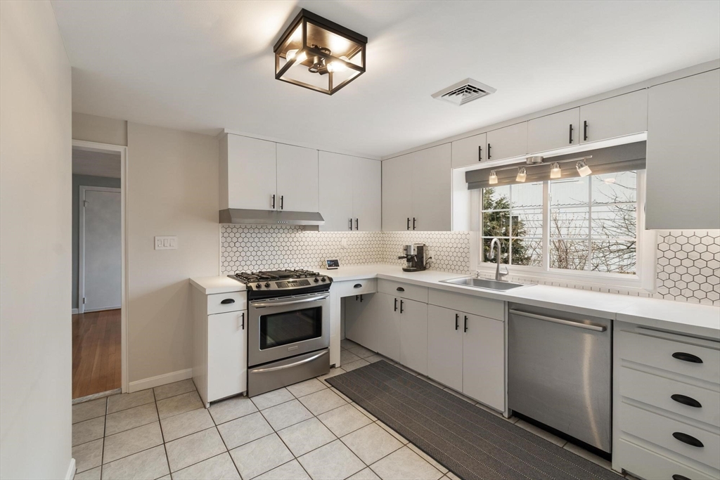 22 Pine Hill Road Swampscott, MA 01907 - Photo 13 of 42