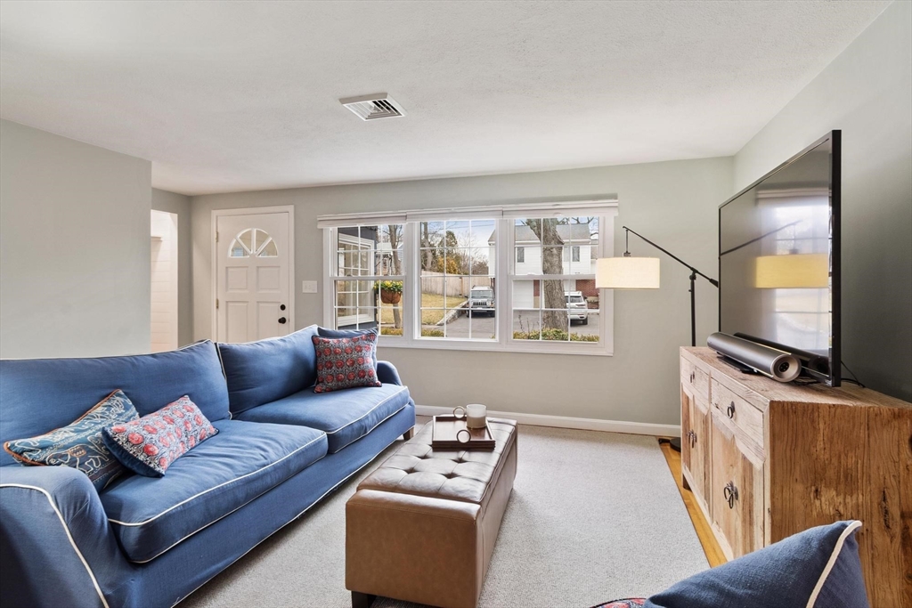 22 Pine Hill Road Swampscott, MA 01907 - Photo 8 of 42