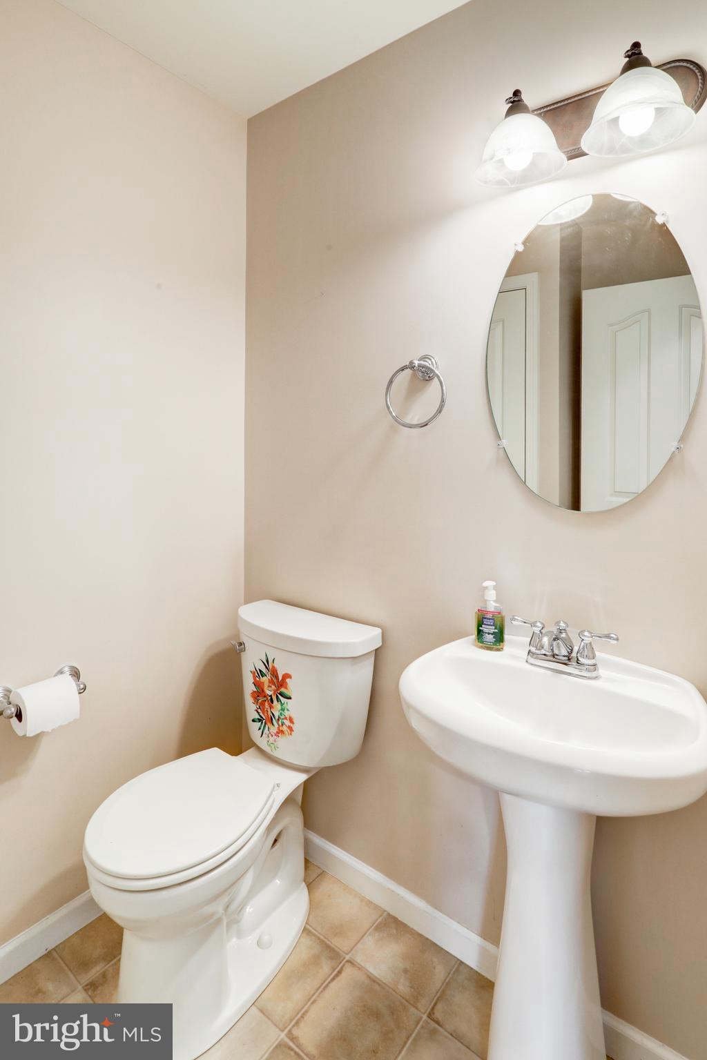 749 Heather Ridge Manheim, PA 17545 - Photo 29 of 57 Half Bathroom