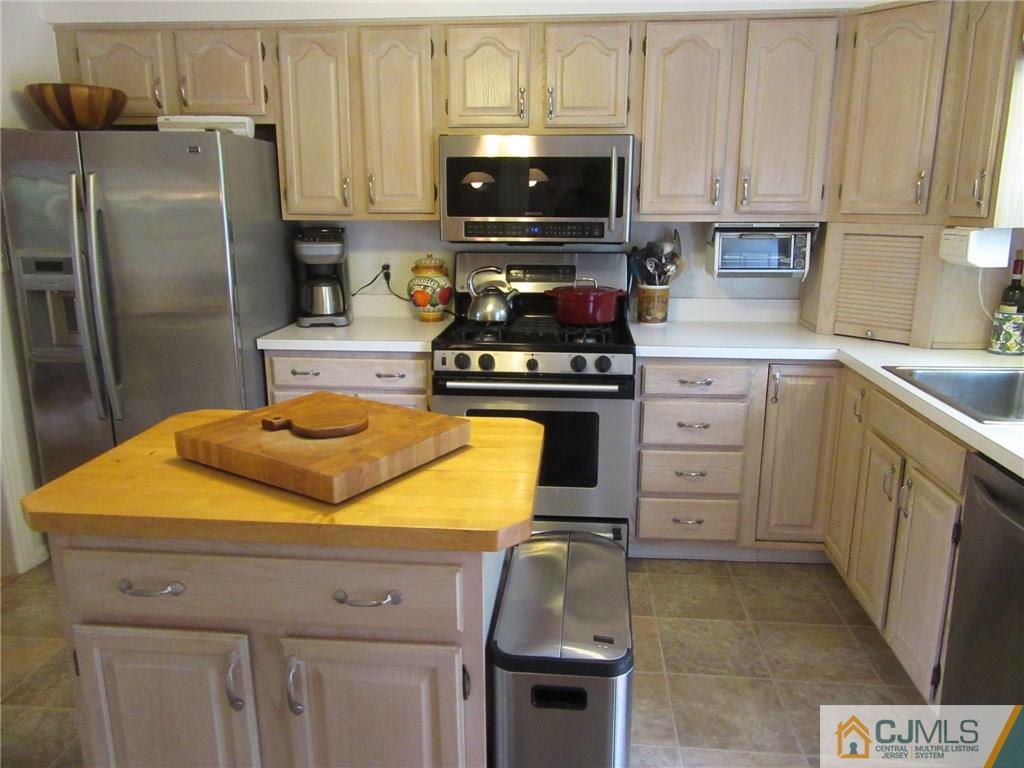 213 Fresh Ponds Road East Brunswick, NJ 08816 - Photo 11 of 23 Gallery Image 11
