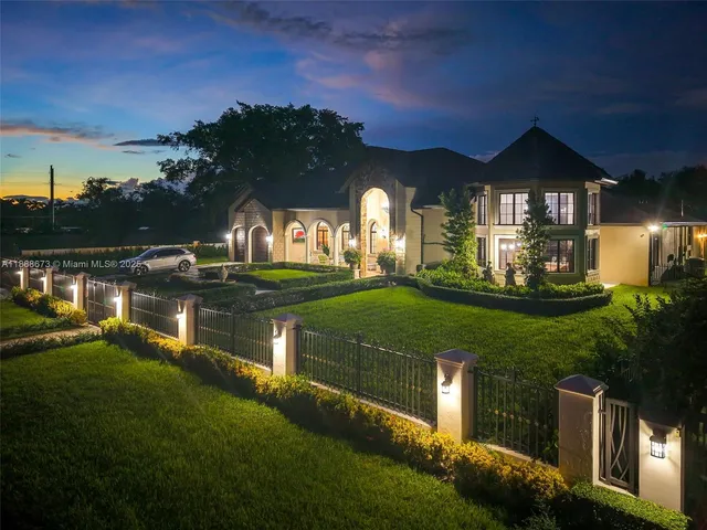 $4,180,000 | 9815 Southwest 114th Street, Miami, FL 33176