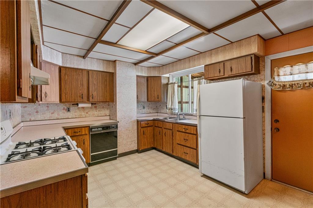 72 Frazier Avenue McKees Rocks, PA 15136 - Photo 14 of 27