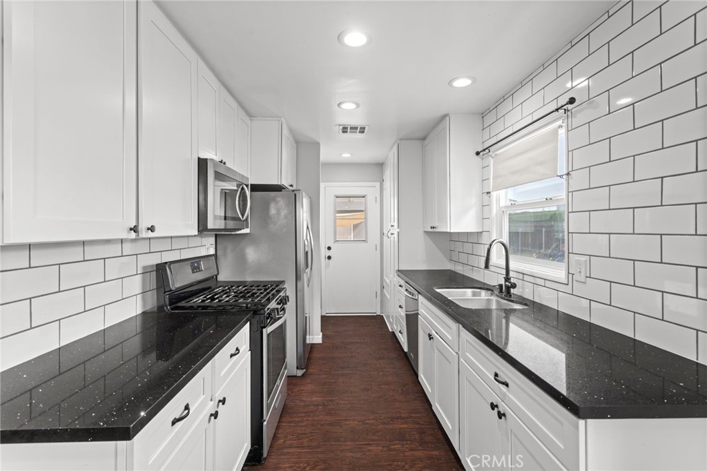 3469 Verde Street Riverside, CA 92504 - Photo 9 of 22