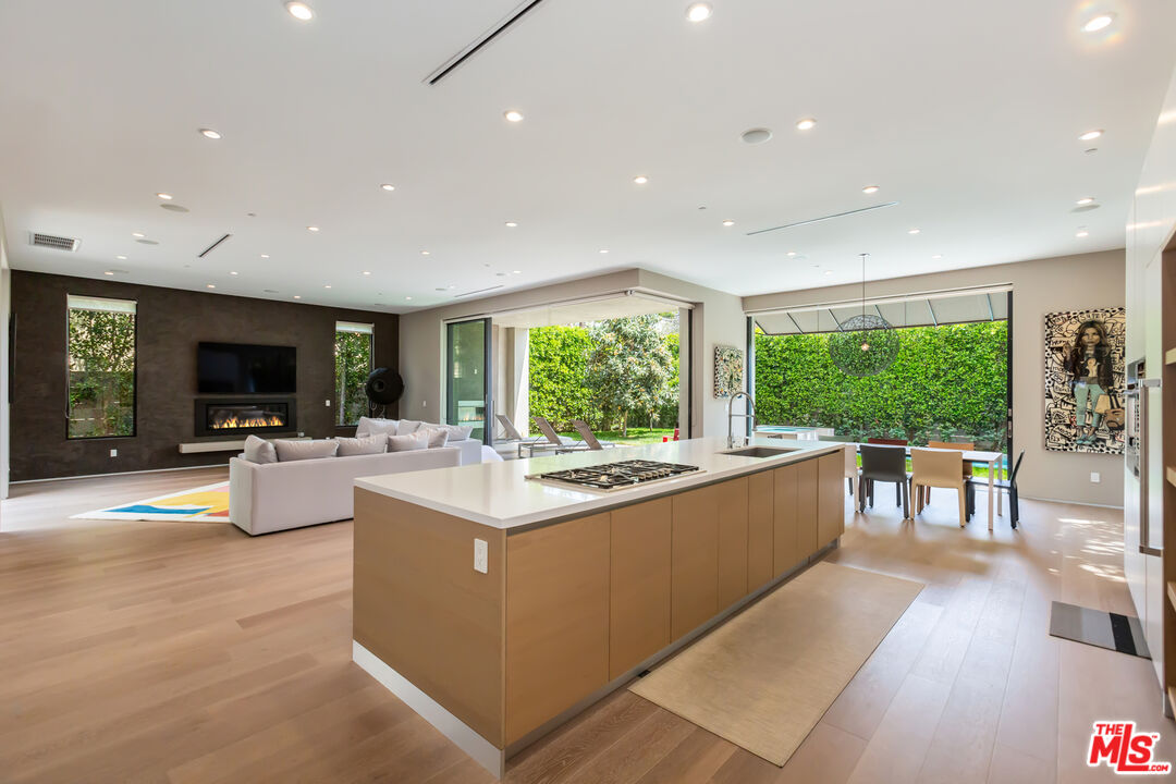 808 South Ridgeley Drive Los Angeles, CA 90036 - Photo 11 of 56