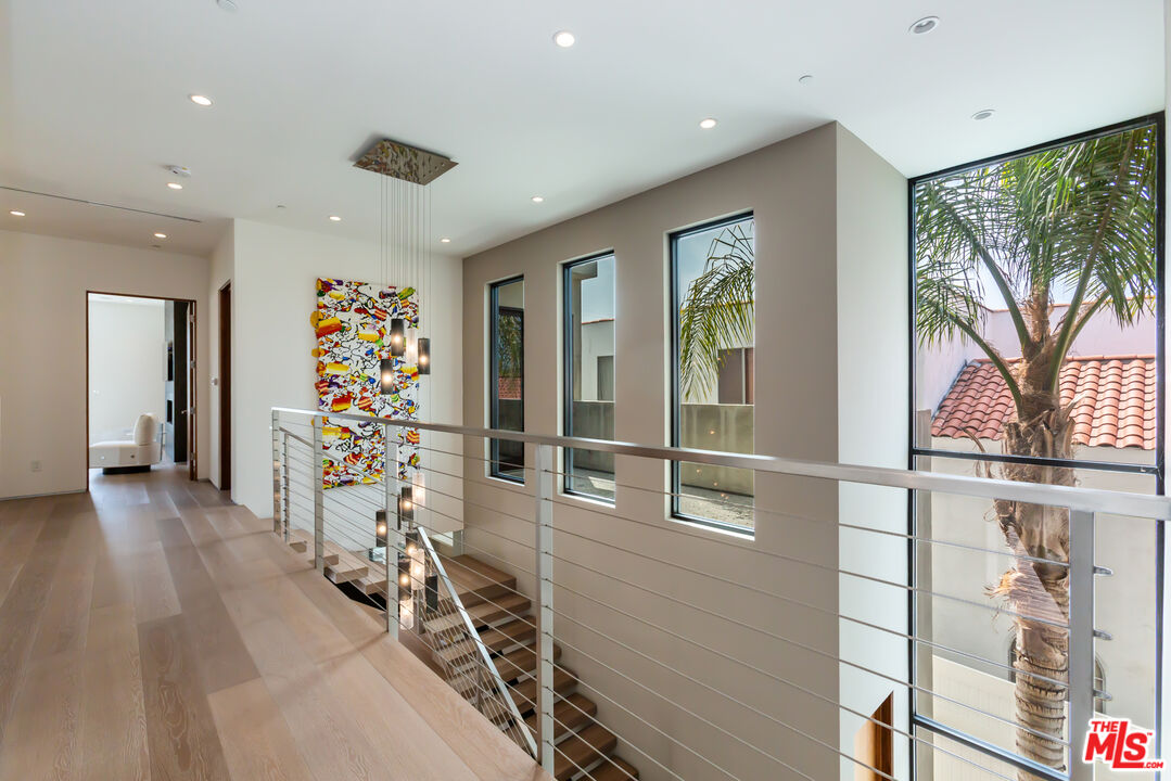 808 South Ridgeley Drive Los Angeles, CA 90036 - Photo 17 of 56