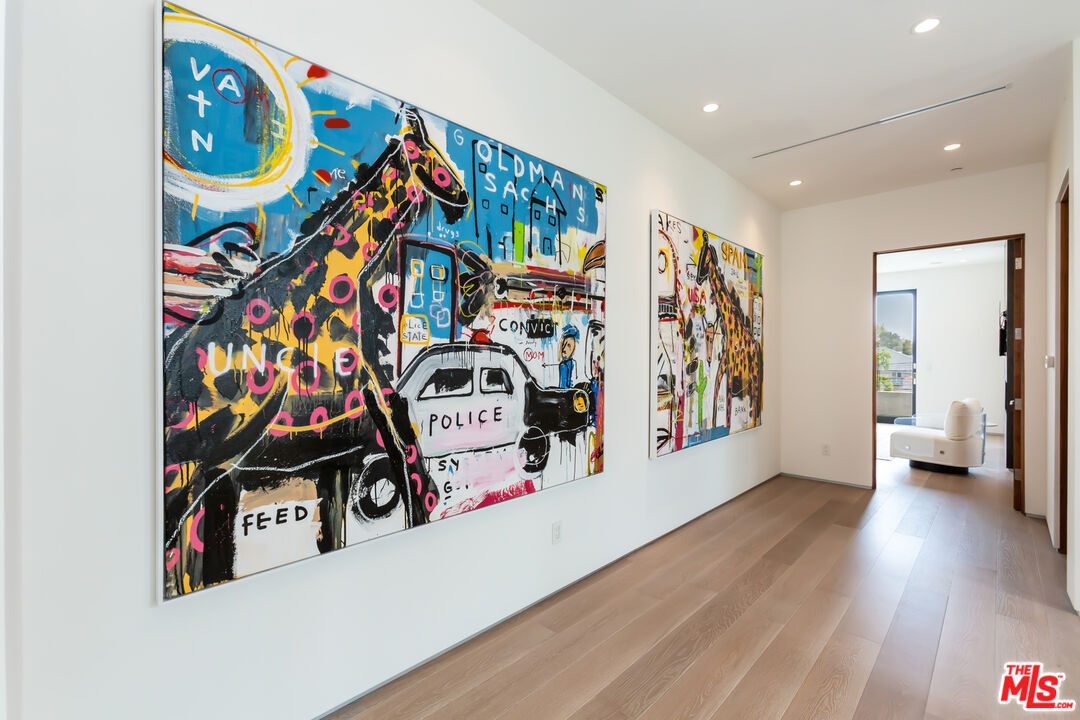 808 South Ridgeley Drive Los Angeles, CA 90036 - Photo 18 of 56