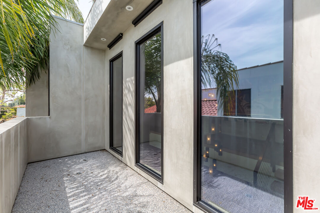 808 South Ridgeley Drive Los Angeles, CA 90036 - Photo 19 of 56