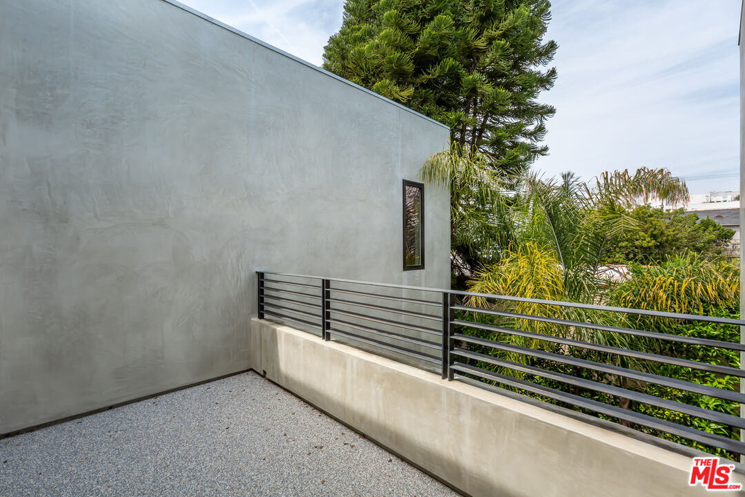 808 South Ridgeley Drive Los Angeles, CA 90036 - Photo 20 of 56