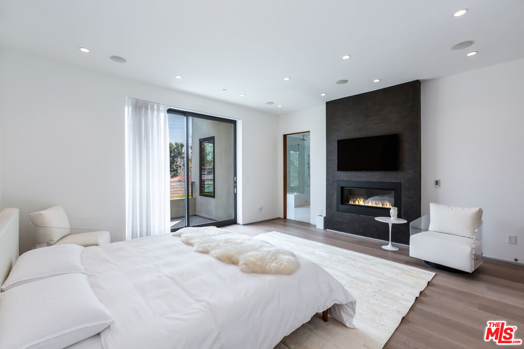 808 South Ridgeley Drive Los Angeles, CA 90036 - Photo 22 of 56