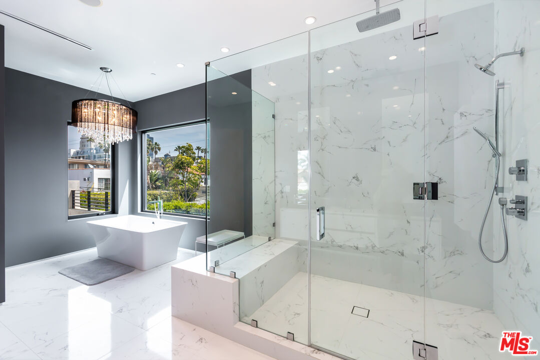 808 South Ridgeley Drive Los Angeles, CA 90036 - Photo 23 of 56