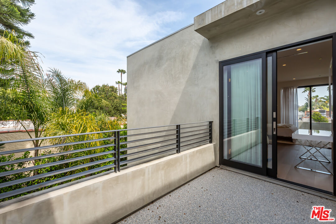 808 South Ridgeley Drive Los Angeles, CA 90036 - Photo 25 of 56