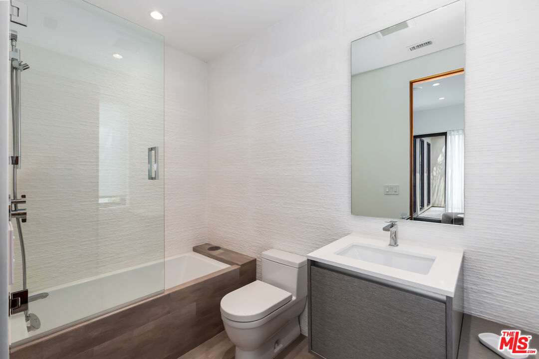 808 South Ridgeley Drive Los Angeles, CA 90036 - Photo 28 of 56