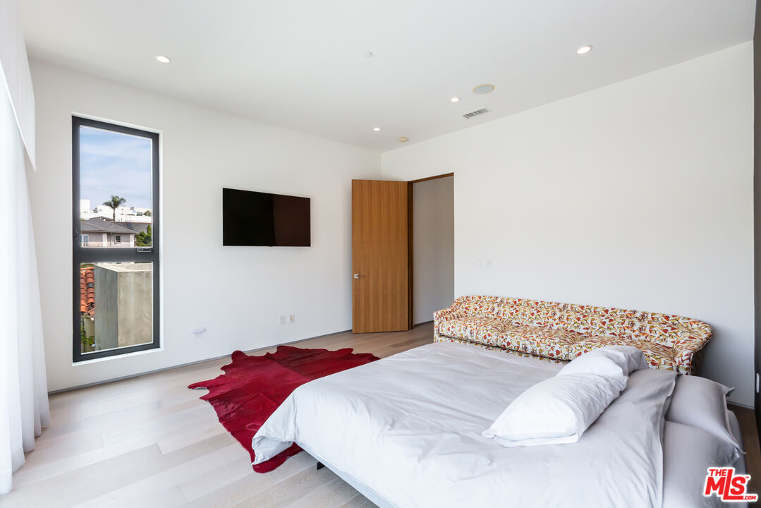 808 South Ridgeley Drive Los Angeles, CA 90036 - Photo 34 of 56