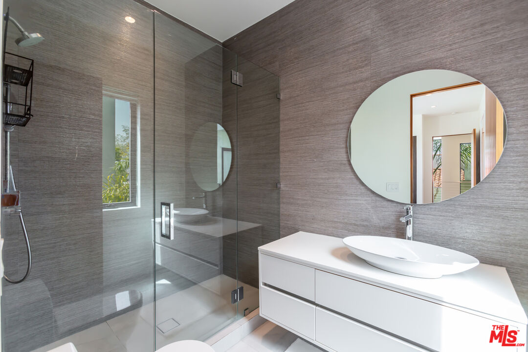 808 South Ridgeley Drive Los Angeles, CA 90036 - Photo 36 of 56