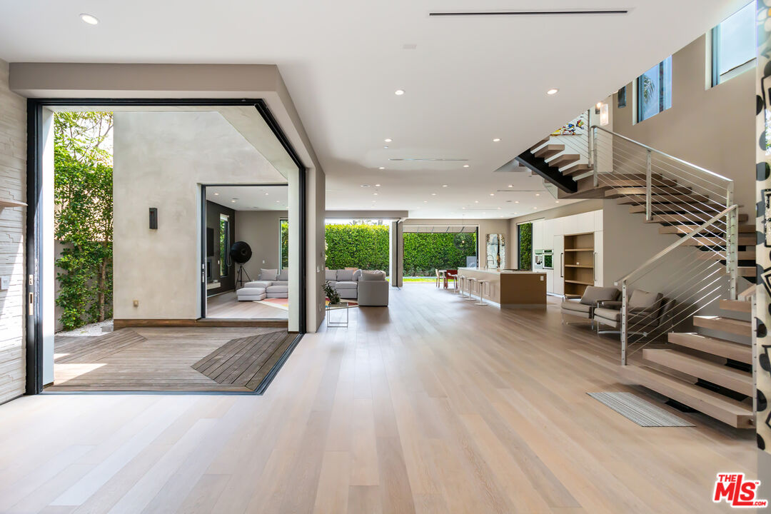 808 South Ridgeley Drive Los Angeles, CA 90036 - Photo 5 of 56