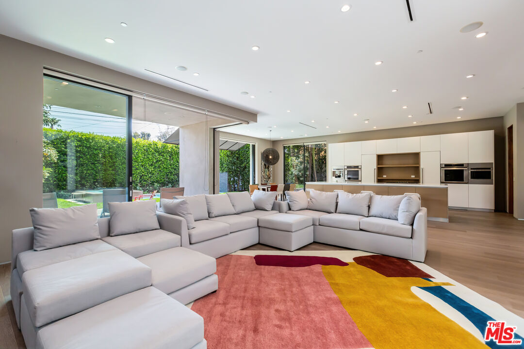 808 South Ridgeley Drive Los Angeles, CA 90036 - Photo 7 of 56
