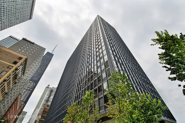 $2,000 | 900 North Lake Shore Drive, Unit 2111, Chicago, IL 60611
