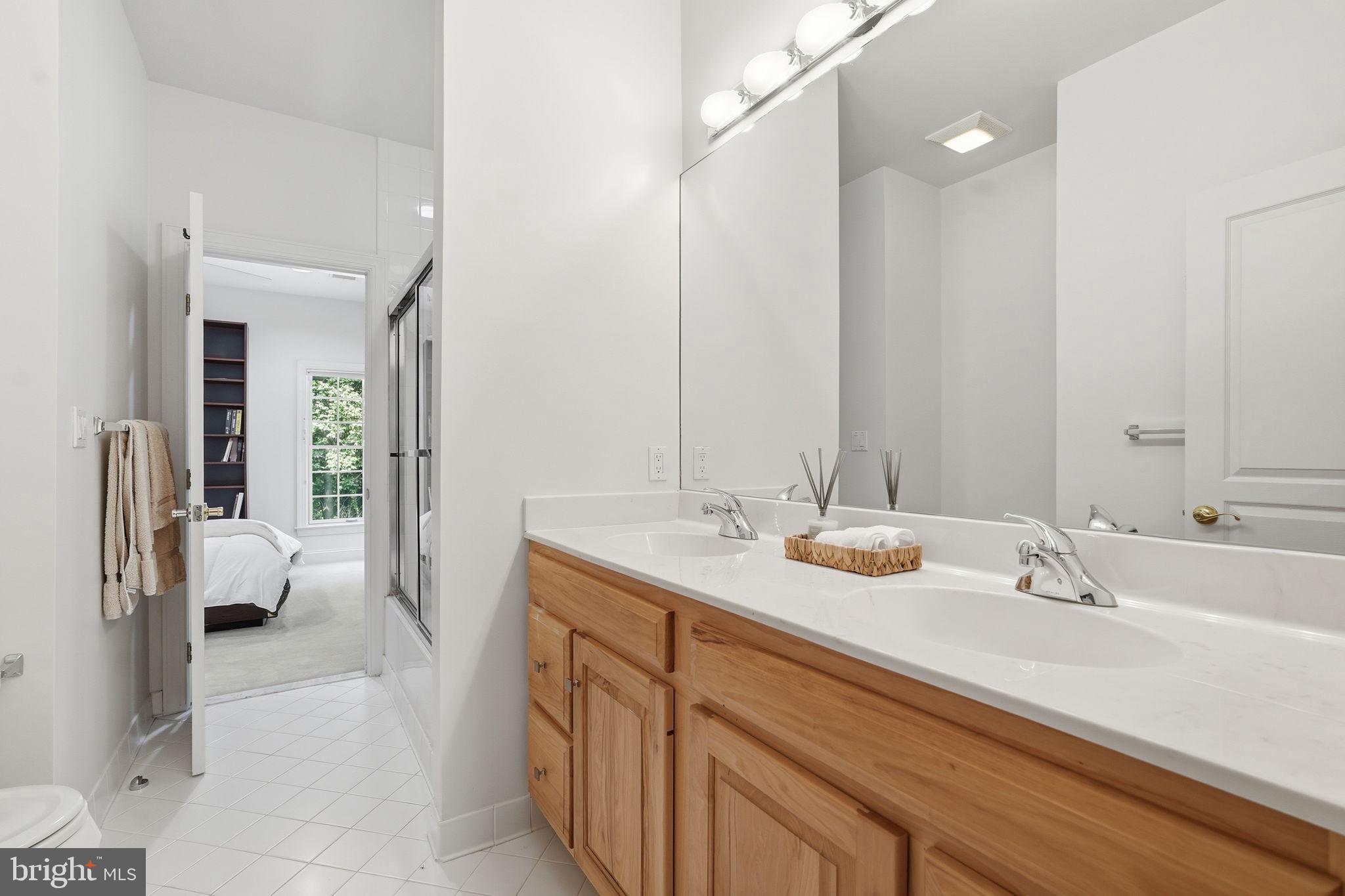11640 Piney Spring Lane Potomac, MD 20854 - Photo 24 of 38 Jack and Jill Bathroom
