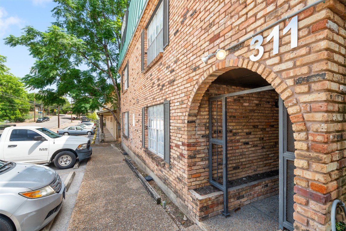 307 East 31st Street, Unit 204 Austin, TX 78705 - Photo 14 of 15