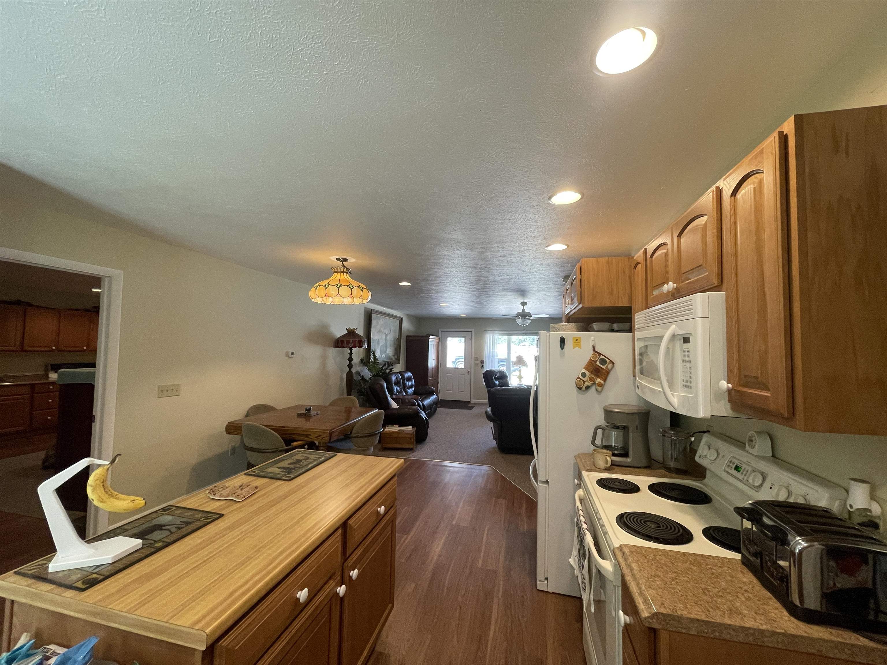 9702 South 13 Road Cadillac, MI 49601 - Photo 14 of 35 1923711-992c4e23-5a87-4c26-ba70-3152649cf09d.JPG