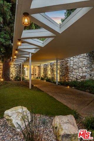 $28,999,999 | 1010 North Rexford Drive, Beverly Hills, CA 90210