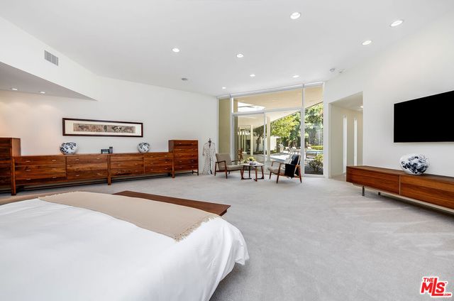 $28,999,999 | 1010 North Rexford Drive, Beverly Hills, CA 90210