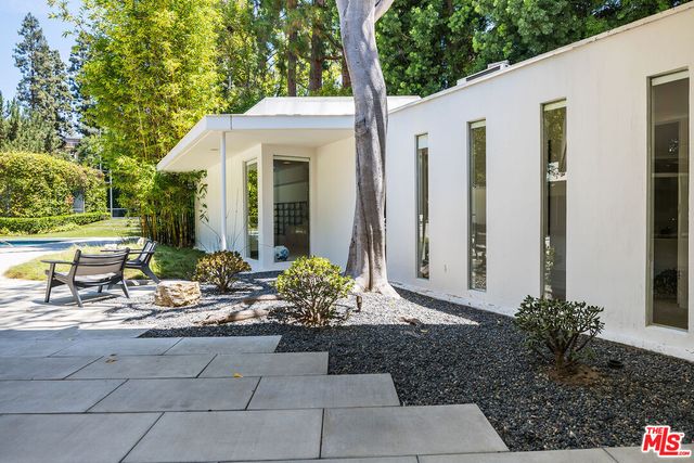 $28,999,999 | 1010 North Rexford Drive, Beverly Hills, CA 90210