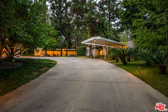 $28,999,999 | 1010 North Rexford Drive, Beverly Hills, CA 90210