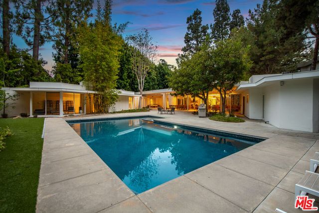 $28,999,999 | 1010 North Rexford Drive, Beverly Hills, CA 90210