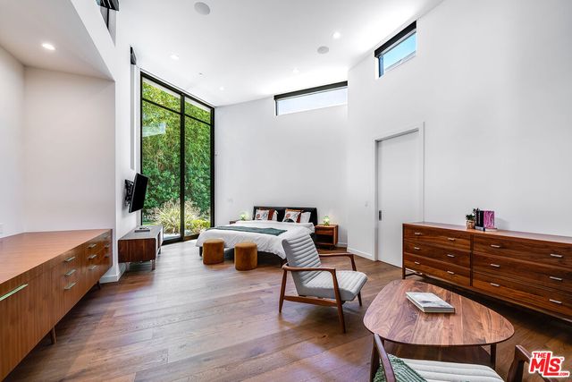 $28,999,999 | 1010 North Rexford Drive, Beverly Hills, CA 90210