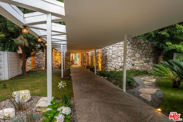 $28,999,999 | 1010 North Rexford Drive, Beverly Hills, CA 90210