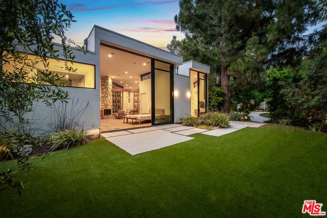 $28,999,999 | 1010 North Rexford Drive, Beverly Hills, CA 90210