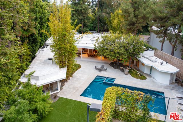 $28,999,999 | 1010 North Rexford Drive, Beverly Hills, CA 90210