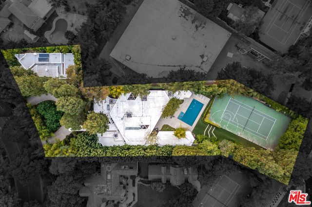 $28,999,999 | 1010 North Rexford Drive, Beverly Hills, CA 90210