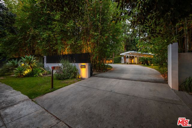 $28,999,999 | 1010 North Rexford Drive, Beverly Hills, CA 90210