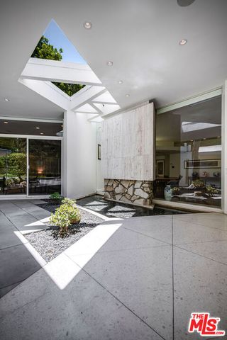 $28,999,999 | 1010 North Rexford Drive, Beverly Hills, CA 90210