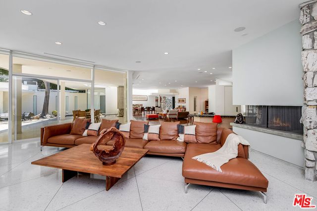 $28,999,999 | 1010 North Rexford Drive, Beverly Hills, CA 90210