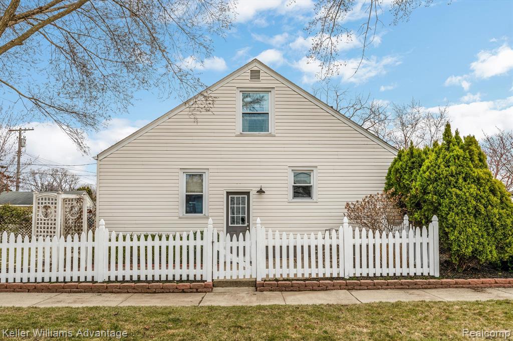 2290 Princeton Road Berkley, MI 48072 - Photo 33 of 50