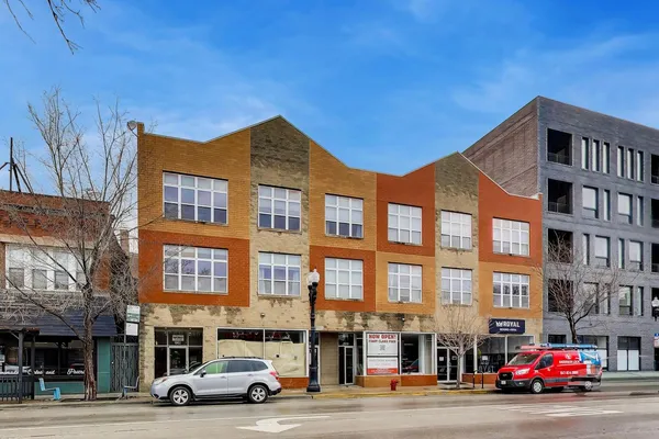 $315,000 | 1962 West Lawrence Avenue, Unit 201, Chicago, IL 60640