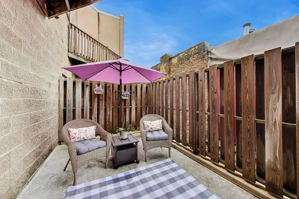 $315,000 | 1962 West Lawrence Avenue, Unit 201, Chicago, IL 60640