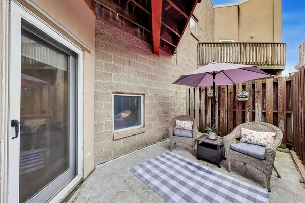 $315,000 | 1962 West Lawrence Avenue, Unit 201, Chicago, IL 60640
