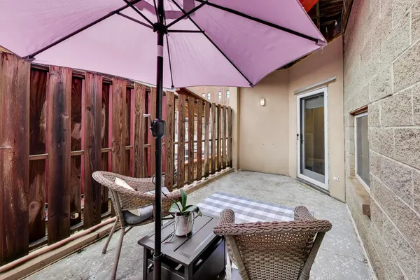 $315,000 | 1962 West Lawrence Avenue, Unit 201, Chicago, IL 60640