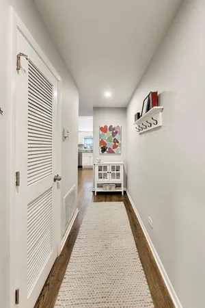 $315,000 | 1962 West Lawrence Avenue, Unit 201, Chicago, IL 60640