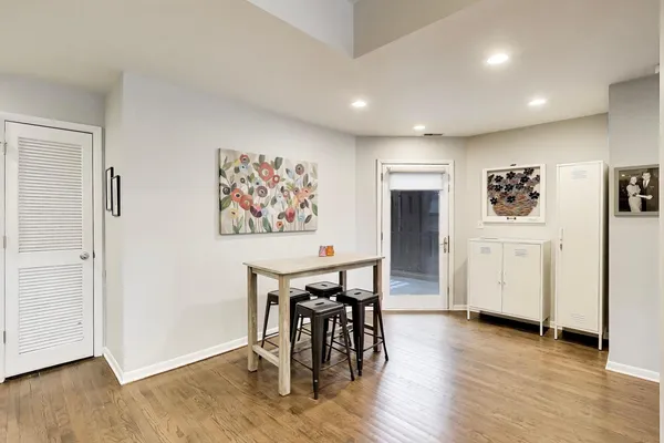 $315,000 | 1962 West Lawrence Avenue, Unit 201, Chicago, IL 60640