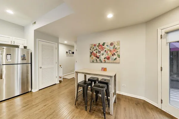 $315,000 | 1962 West Lawrence Avenue, Unit 201, Chicago, IL 60640
