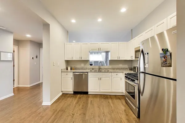$315,000 | 1962 West Lawrence Avenue, Unit 201, Chicago, IL 60640