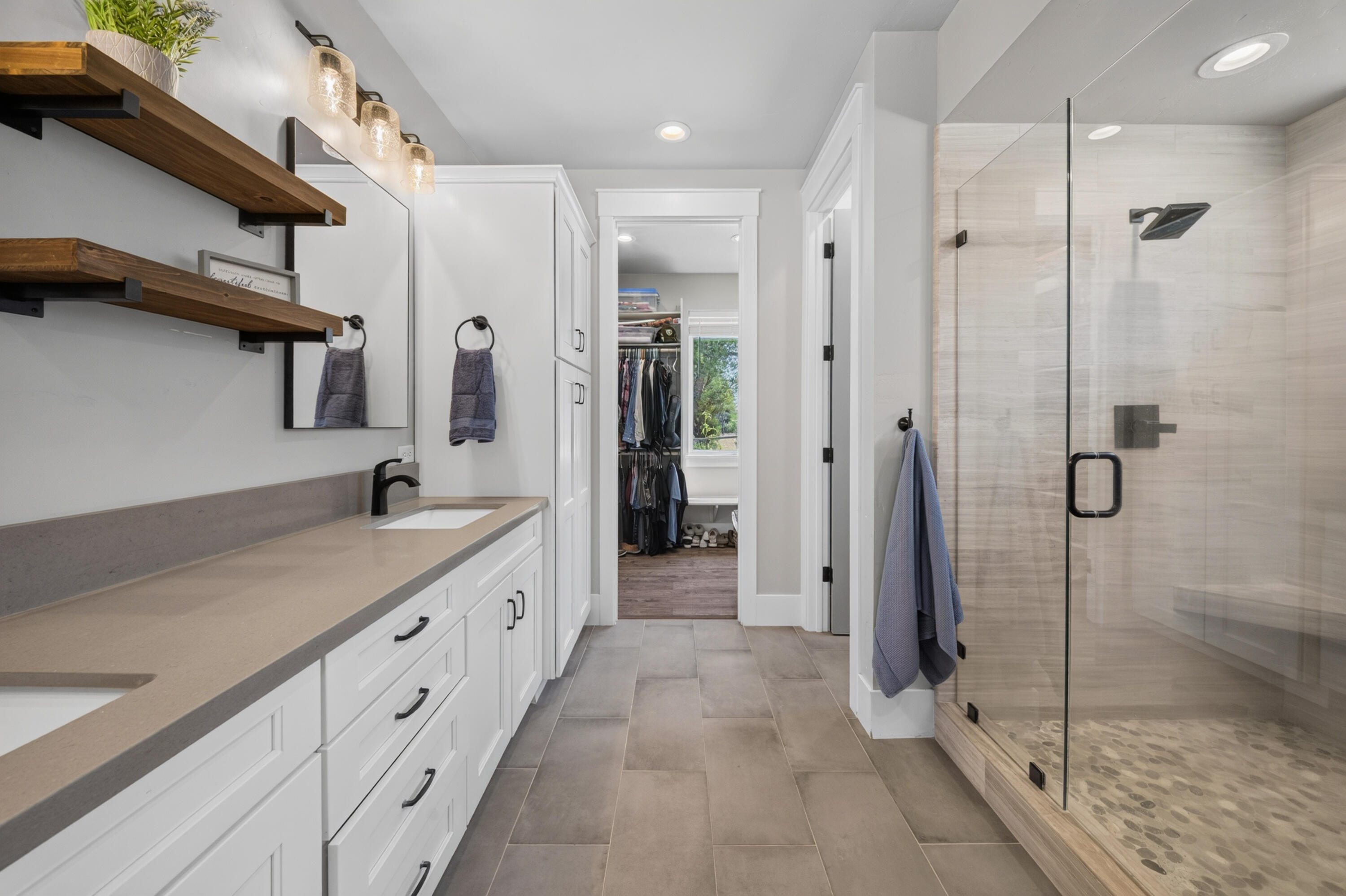 19720 Gas Point Road Cottonwood, CA 96022 - Photo 21 of 50 Primary Bathroom