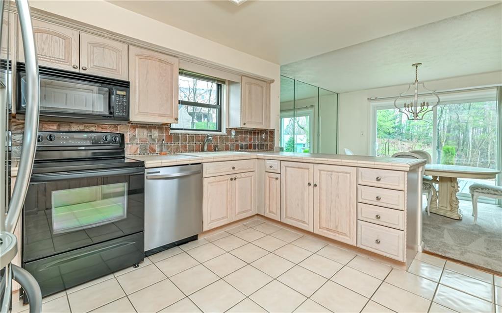 2564 Grouse Ridge, Unit A Wexford, PA 15090 - Photo 7 of 21 Gallery Image 7