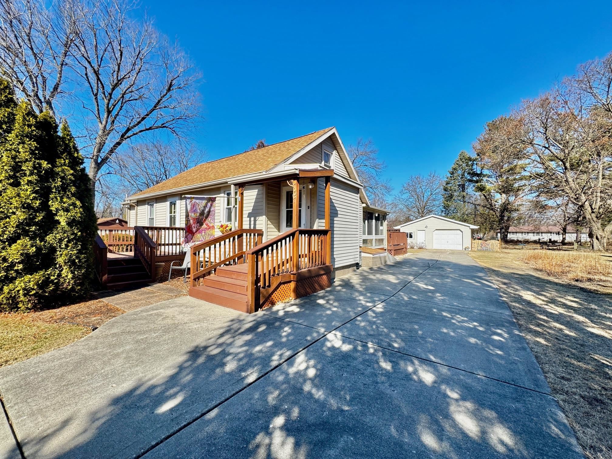 737 East Briar Lane Beloit, WI 53511 - Photo 2 of 36