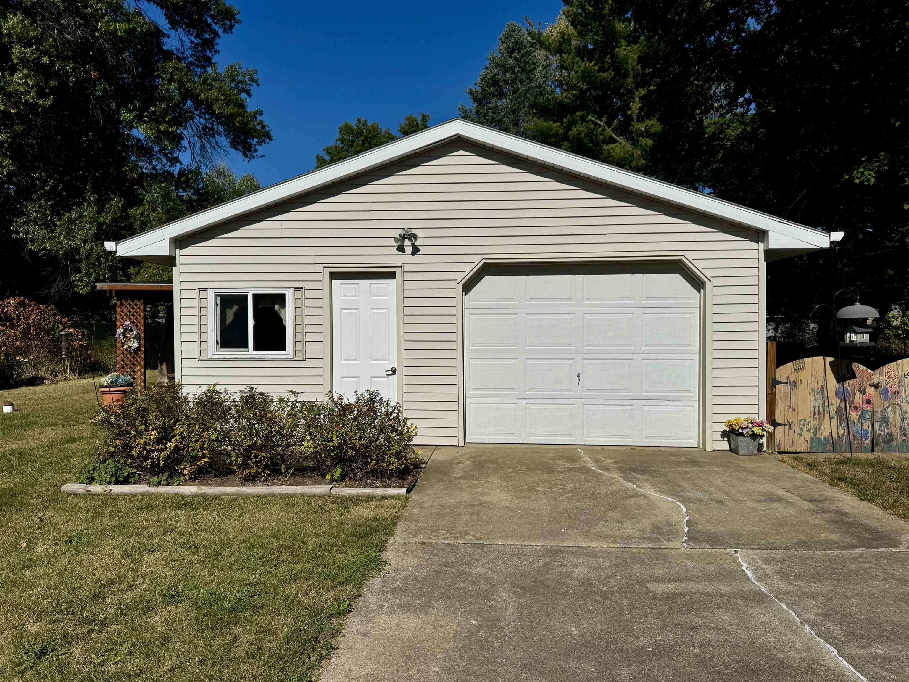 737 East Briar Lane Beloit, WI 53511 - Photo 30 of 36